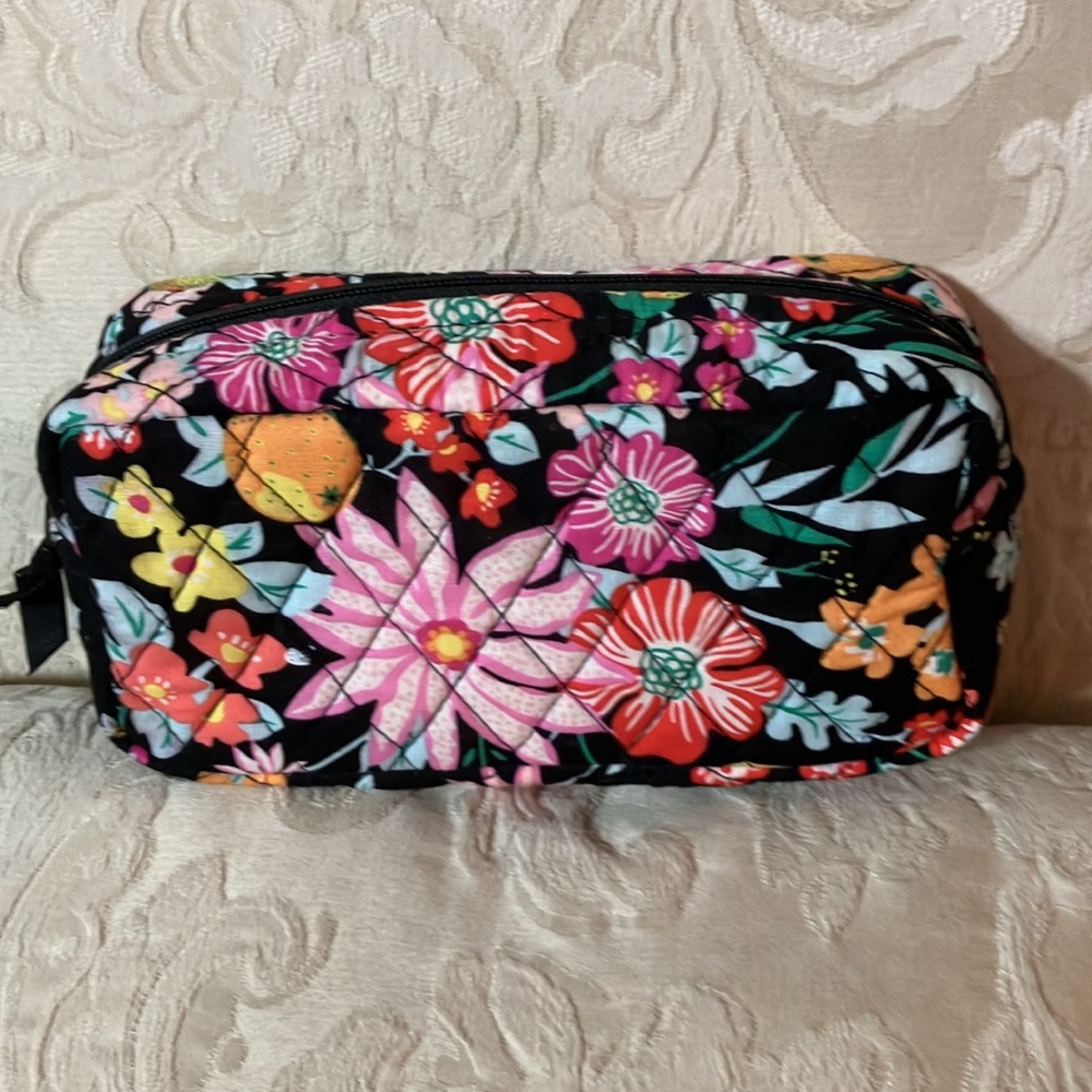 Vera Bradley medium cosmetic bag